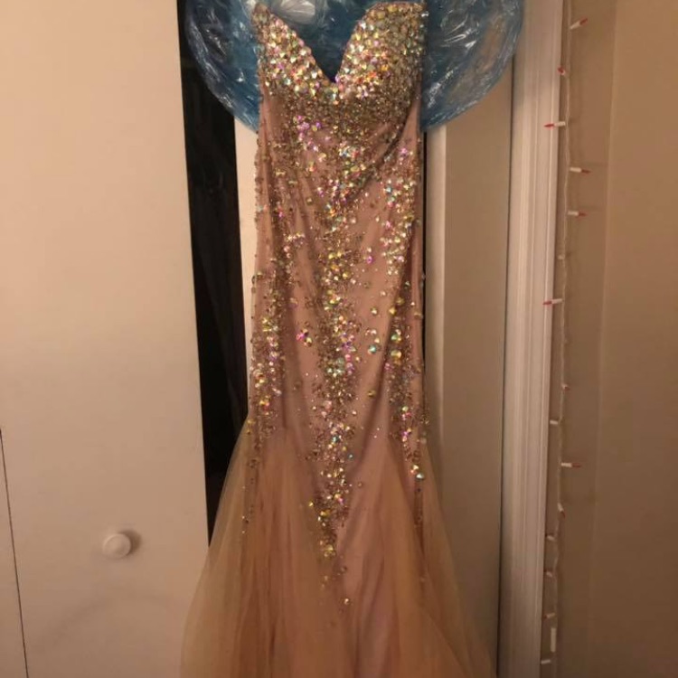 Beautiful Like-New Prom Dress!!